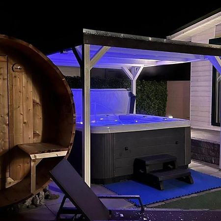 Chalet Buutengeweun, Met Luxe Jacuzzi En Tonsauna シント・アナラント エクステリア 写真