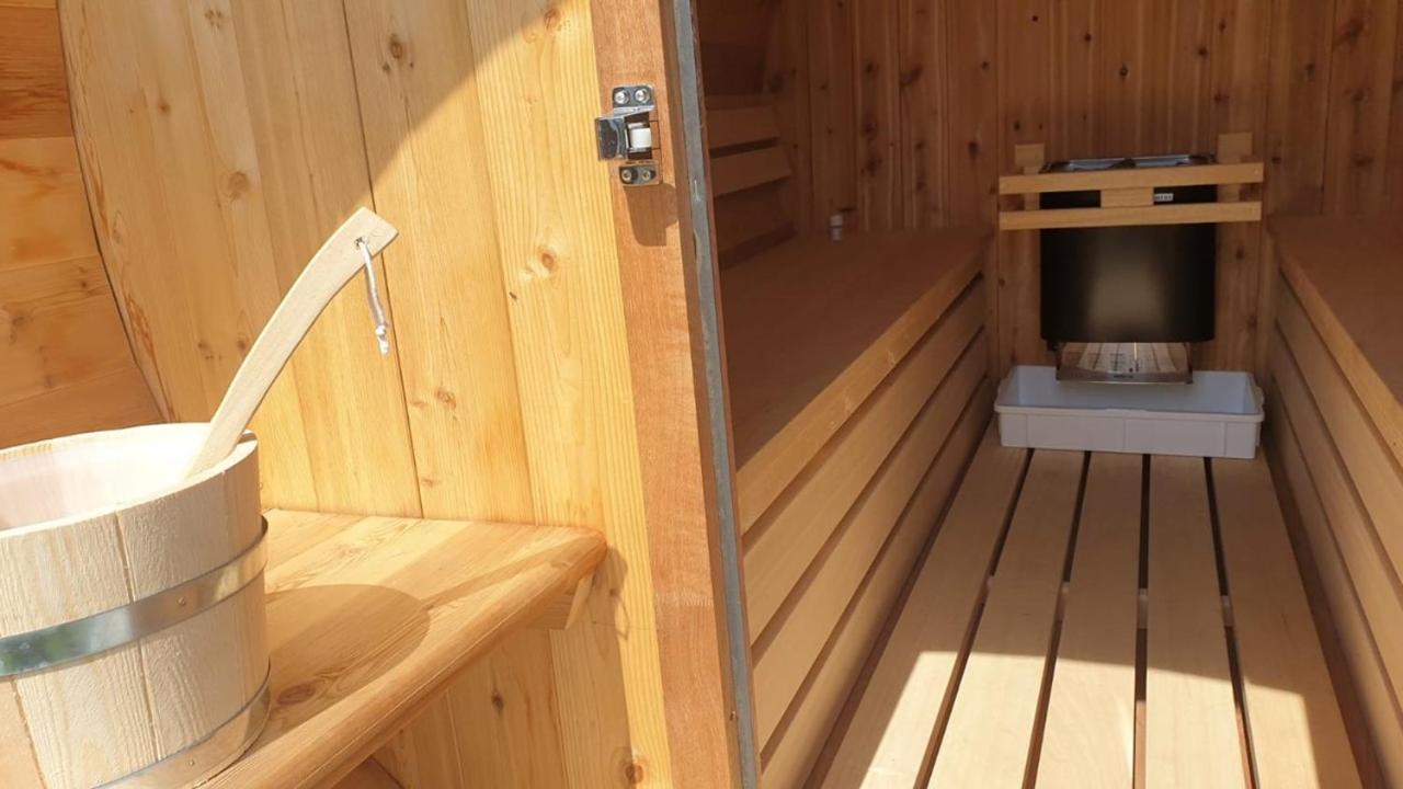 Chalet Buutengeweun, Met Luxe Jacuzzi En Tonsauna シント・アナラント エクステリア 写真