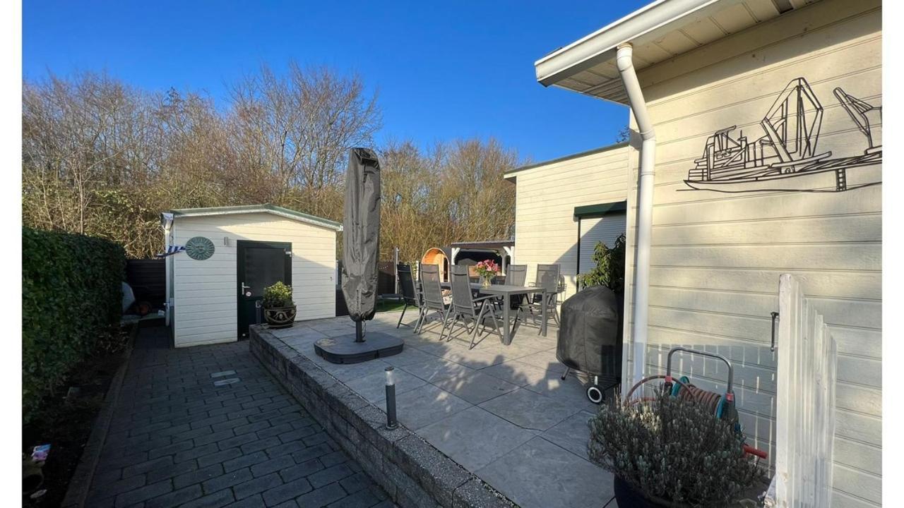 Chalet Buutengeweun, Met Luxe Jacuzzi En Tonsauna シント・アナラント エクステリア 写真