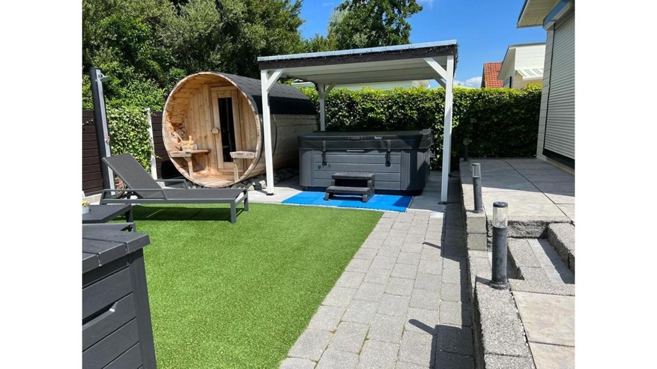 Chalet Buutengeweun, Met Luxe Jacuzzi En Tonsauna シント・アナラント エクステリア 写真